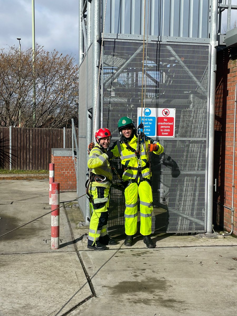 Student #Paramedic Wiz is back with Red watch this tour. Today he's was playing casualty and has been rescued by our advanced working at hight team. This afternoon he attended a two car RTC 🚗💥🚕 #notjustfires 🚒🚑🚓