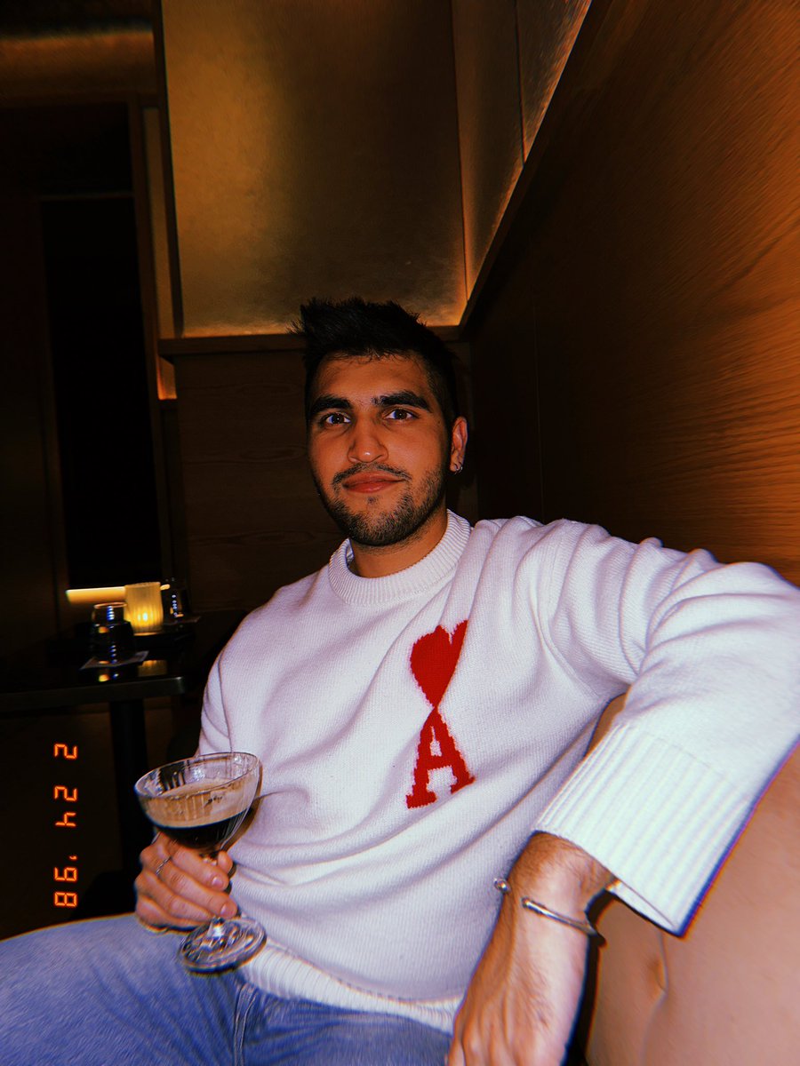 thitomitho's tweet photo. padhyo din dini
weekends ma martini
new york ko samay
yasari nai bitdai jani https://t.co/mOPFzaxWsg