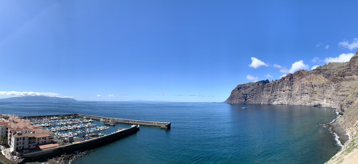 Beautiful day with stunning view from #losGigantes over to #LaGomera and #LaPalma #Tenerife. @ThePhotoHour