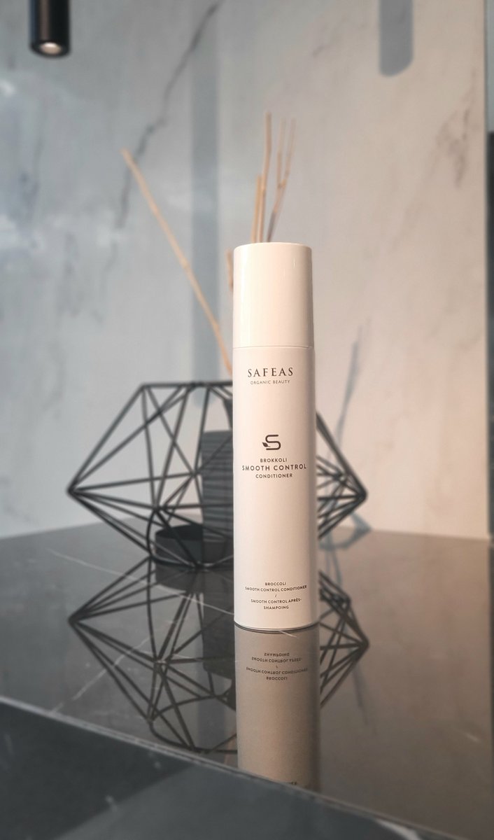 SafeasOrganic's tweet photo. NEU - BROKKOLI SMOOTH CONTROL CONDITIONER Der Feuchtigkeit spendende Conditioner glättet die Haaroberfläche, verbessert die Kämm- und Frisierbarkeit &amp; schützt vor Hitze und Verblassen der Farbe. Vegan, sulfatfrei, parfumfrei
#haar #hair #haircare #veganhaircare #conditioner #bio https://t.co/urPjz2vRd7