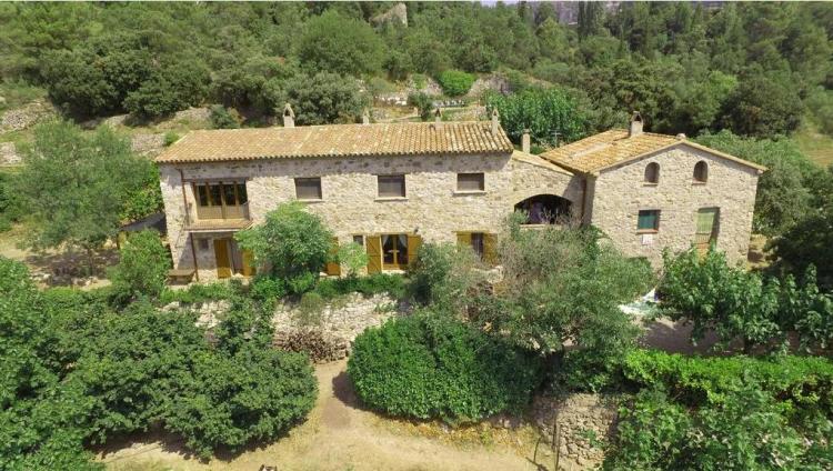 repoblem's tweet photo. ATENCIÓ 📢

La Teresa té una masia de turisme rural a les muntanyes de Prades.
Per jubilació, busca una persona o parella per viure-hi i treballar: neteja, manteniment, jardineria, horta... les responsabilitats i part de la feina seria compartida amb els propietaris.
⬇️⬇️ https://t.co/QHXS4MaWSL