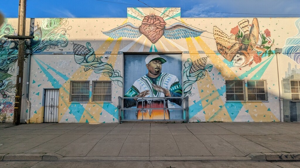 bayviewhillsf's tweet photo. Another beautiful artwork by Egbert Street. As promised, we will continue to highlight the artworks in Bayview this month. Stay safe. https://t.co/BLWdGqr7Ns https://t.co/gf8N9fKm6O