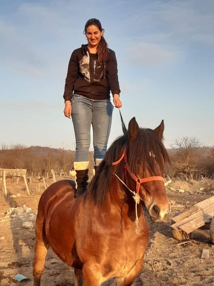 🙂 Ja sam hrabra i vredna devojka sa sela...🙂
Koliko lajkica za mene..🙂