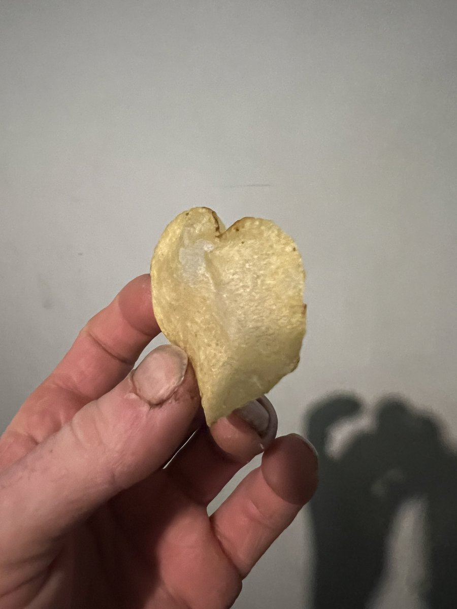 deaconluke88's tweet photo. @walkers_crisps hear me out but this one is 3 dimensional beat that #LoveFromWalkers https://t.co/vqjLq3HsYY