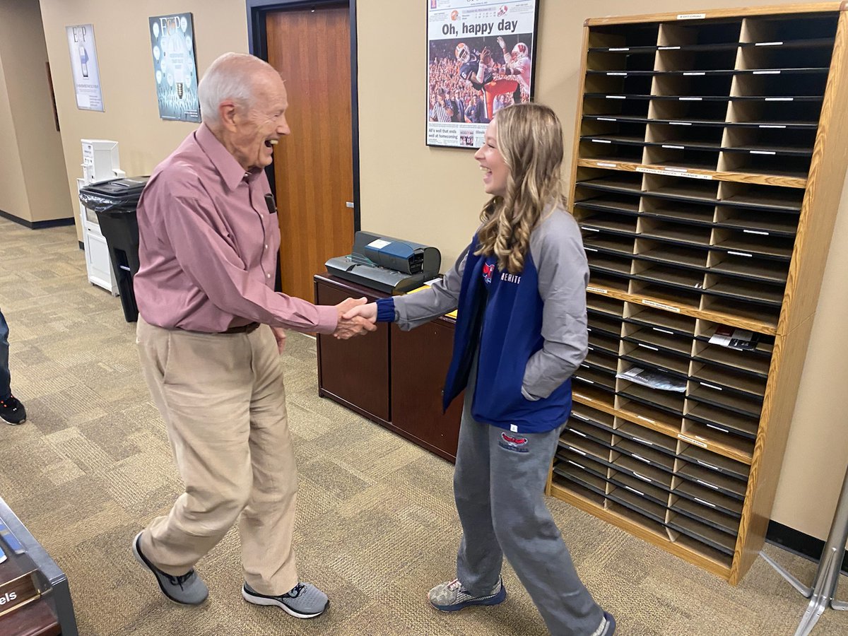 news_gazette's tweet photo. Highlight of today's Faces of the Spring celebration in our newsroom:

Hall of Fame #Illini columnist Loren Tate meeting @Heritage_CUSD8 standout Loran Tate. https://t.co/ZziDLswI7c