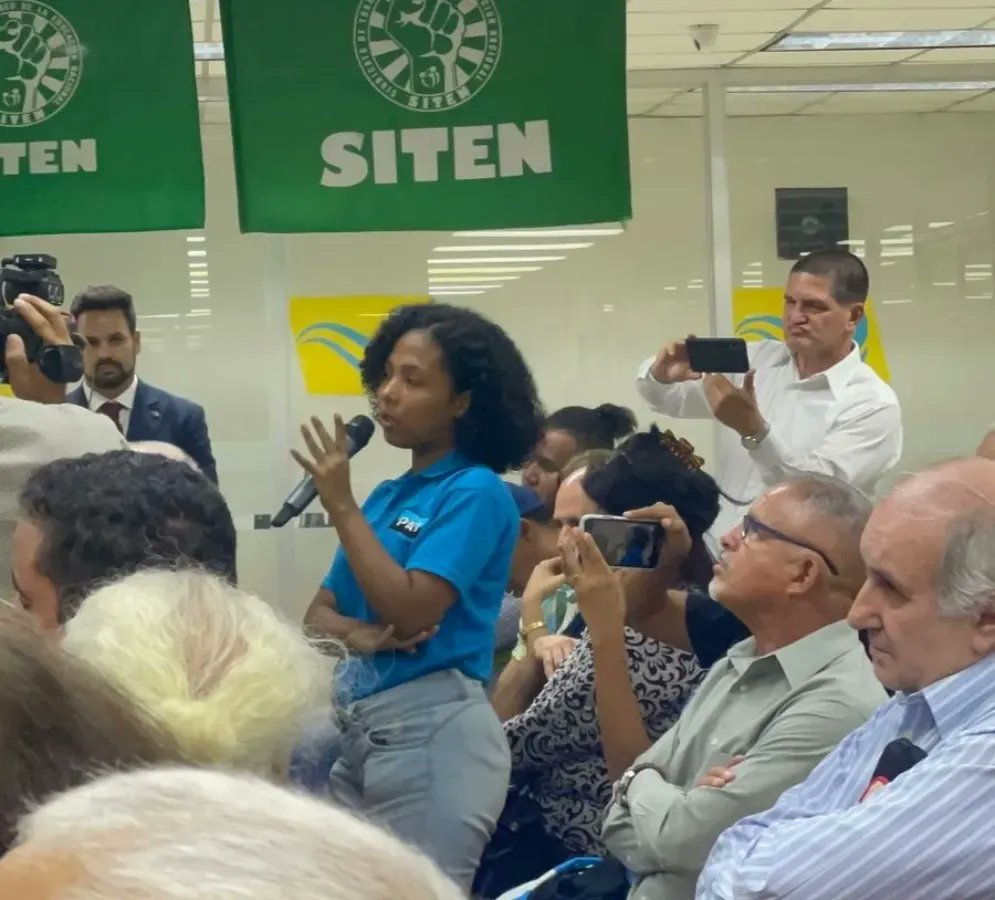 PATUniversidad's tweet photo. El día de ayer estuvimos en conjunto a @EmbacubaP y Rodrigo Malmierca Díaz, Ministro de Comercio Exterior y la Inversión Extranjera de Cuba participando de un encuentro de intercambio. Rendimos homenaje a José Martí.💙🖤✊🏻
@oclae_oficial 
@CairoPalomo
#solidaridadconcuba https://t.co/GdUQutHnOd