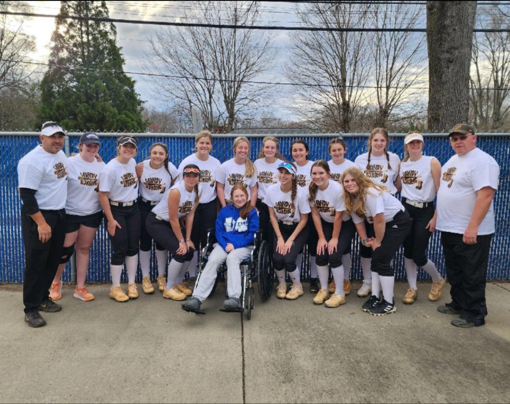 impactgoldnc's tweet photo. Love coaching softball, but love the bond by which this sport ties us all together. We (@SoftballProv ) appreciate being able to support @LaurenVanderpo1 and showing our love and support for her. You got this girl!! #VandystrongfamiLLGy #biggerthanthegame @Org_LLG https://t.co/Q8v7bVKXT6