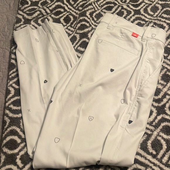 LeydisHouston's tweet photo. So good I had to share! Check out all the items I'm loving on @Poshmarkapp #poshmark #fashion #style #shopmycloset #lululemonathletica #nike: https://t.co/5eVvXwgyCu https://t.co/BBT3M8w7b7
