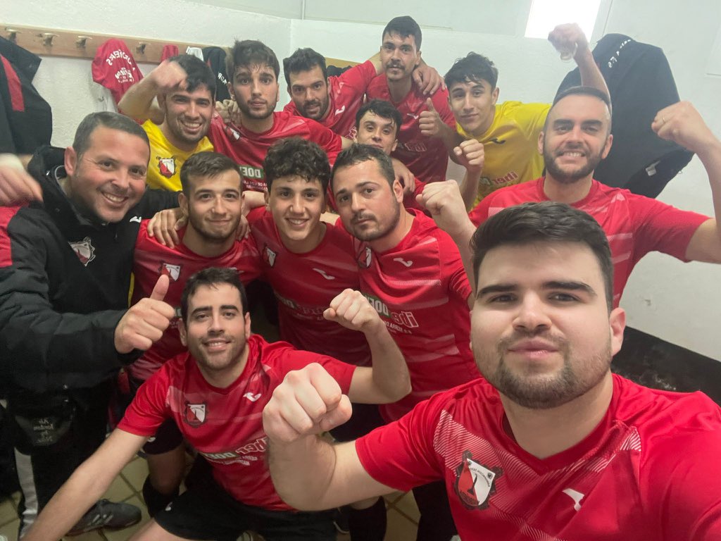 Ad Madroñera Fs (@admadronerafs) on Twitter photo Finaaal del partido en Siruela, buen partido de nuestros chicos que les mantiene en los puestos de arriba.
<a href="/SiruelaFutsal/">SIRUELA FUTSAL</a> 0-6 <a href="/ADMadroneraFS/">Ad Madroñera Fs</a>
Goles:
🔴⚪️🔴⚪️ <a href="/Faustocd9/">Fausto</a>
⚪️ <a href="/jorito10/">Jorito</a>
🔴 #marcos Finaaal del partido en Siruela, buen partido de nuestros chicos que les mantiene en los puestos de arriba.
<a href="/SiruelaFutsal/">SIRUELA FUTSAL</a> 0-6 <a href="/ADMadroneraFS/">Ad Madroñera Fs</a>
Goles:
🔴⚪️🔴⚪️ <a href="/Faustocd9/">Fausto</a>
⚪️ <a href="/jorito10/">Jorito</a>
🔴 #marcos
