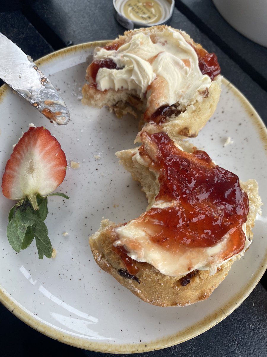 Normally a #JamFirst kind of person but travelling from <a href="/Beach_Sandpiper/">Adele Munday</a> to <a href="/UniofExeter/">University of Exeter</a> today so decided to show willing and participate in some #CreamFirst indulgence too!