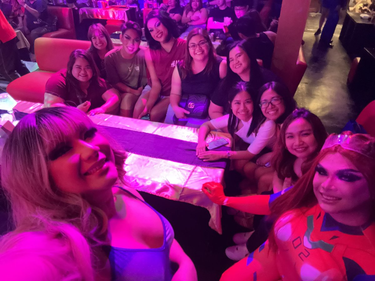 elvssszzz's tweet photo. What a fun night for the munings/anak ng pating w/ our bebe queens Derociouz & Holemn Cheque and our mama’s kapatings, Mami @yourBarbieQ, Tita Mama Electrifying Amanda, Mudra Bhi @GorgeousDawn18 💝
Don’t worry about us, Ma @itsmekatkat we’re in good hands. 🥰
#CaptivaTEAMKATKAT https://t.co/n97ffWdrVT