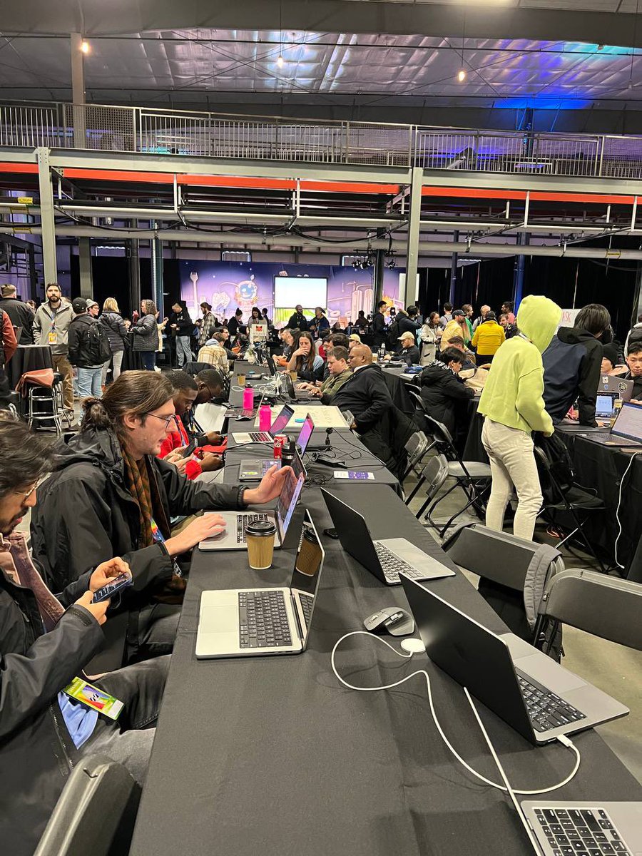 EthereumDenver's tweet image. So many laptops 👨‍💻😁 #BUIDLWeek