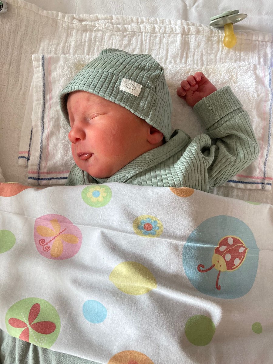 20-02-2023 Onze kleine Jonne wilde ruim een maand eerder dan gepland de wereld al verkennen. 🥰