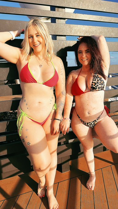 Happy weekend y&rsquo;all 🤗 https://t.co/ig7F3Em1ez