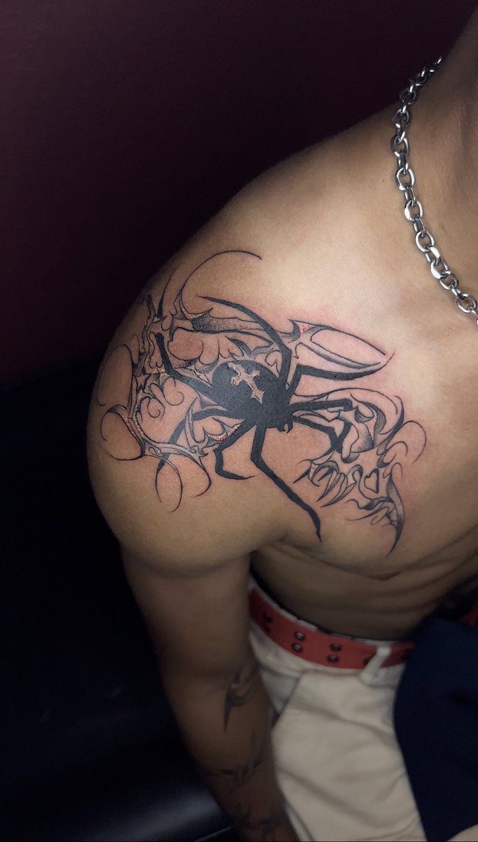 Bonesinkk's tweet photo. #cyber #tribal #spider #tattoo this was hella fun to do https://t.co/fLBPbeiyVy