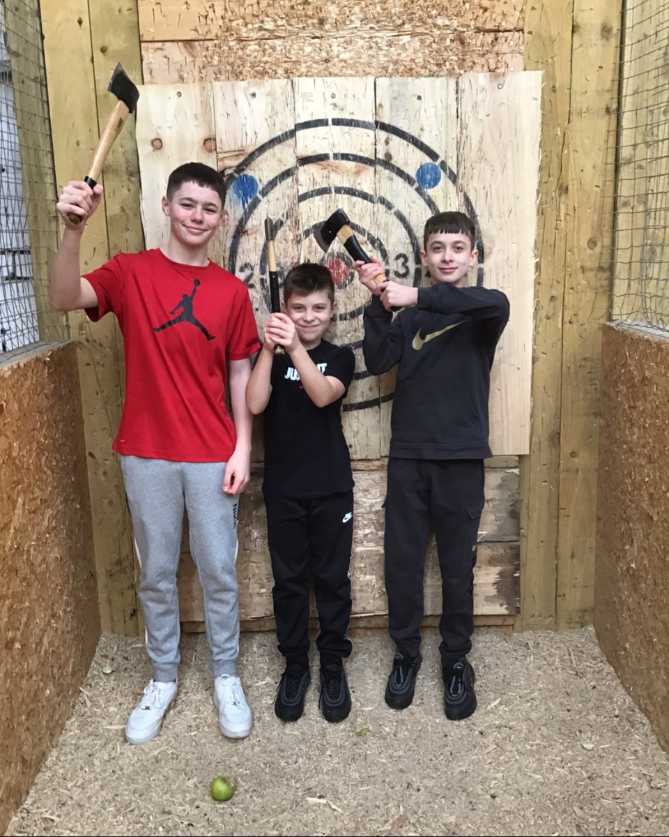 We have had some awesome throwers join us this week😎 #SaturdayNight #GroupSessions #AxeThrowing #TimberJacks