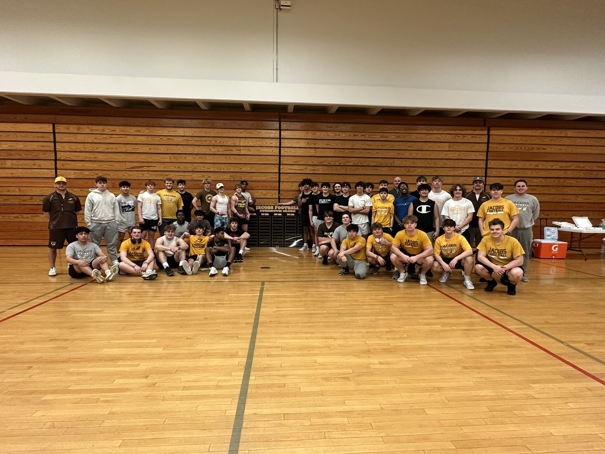HDJacobsFBall's tweet photo. Can’t wait to add the names to our board!  What a great turnout today for our Lift-A-Thon. Tons of PR’s.  One family 🦅🏈🏋️
Thank you to the parents and coaches who helped out today. @HDJ_Athletics @Wr86Zimm @JacobsHighS https://t.co/rDRK66NQkx