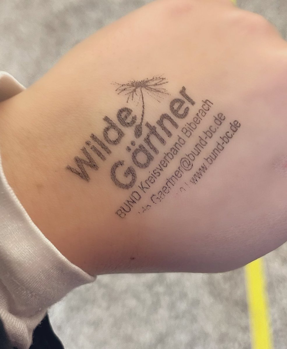 種祭り🌱
昔ながらの自然の植物の種が売ってる☺️

何故か日本の植物や野菜もあった😳笑

旦那は
「カモミールティーを作りたい！」
と言ってカモミールの種をお買い上げ🌼
種から育ててティーを作るって凄いな🤣🤣🤣 https://t.co/kJv9Lrssuv