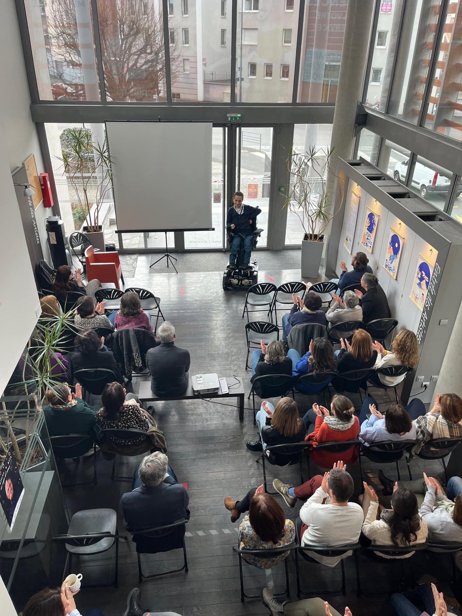 J’ai eu la chance de réaliser deux conférences auprès de <a href="/Ophis63/">OPHIS Puy-de-Dôme</a> 😃
Un énorme merci à Stéphanie Martinez-Dinand, Anne-Christine Branche, Axelle Vidal et Antonin Groueix pour leur superbe organisation 😊🙏
Et surtout un immense merci au public  à Thiers et Clermont-Ferrand 🤩🙌
