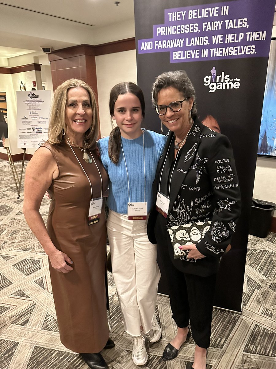 peggykusinski's tweet image. What a great night celebrating with my girls #girlsintheGame at Field of Dreams!  Our honorees included #WGN’s @laurenjiggetts, the 2 female HS FB coaches who made history &amp;amp; the Honorable Judge @AquiRosemarie from USAG Larry Nasser trial