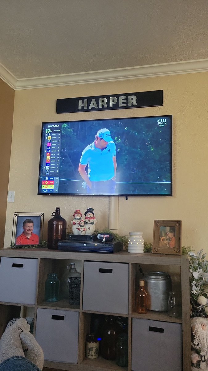 PepsiGuy4559's tweet photo. Enjoying my Saturday afternoon with the #LIVGolfMayakoba Nice to hear David Feherty talking about golf again!!! Miss that voice!!! https://t.co/w9hpjUi1Q3