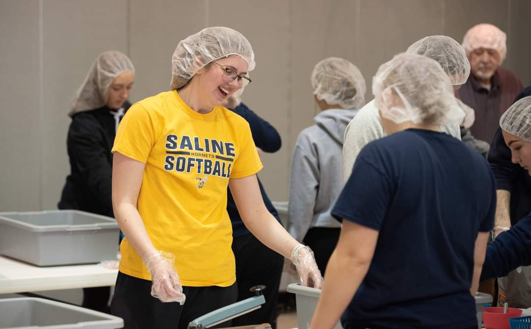 kaleigh2023's tweet photo. Volunteering this morning packing meals for the hungry around the world.
#kidscoalitionagainsthunger @saline_softball @ChristOurKingL
#familyonone https://t.co/7kYd160wuj
