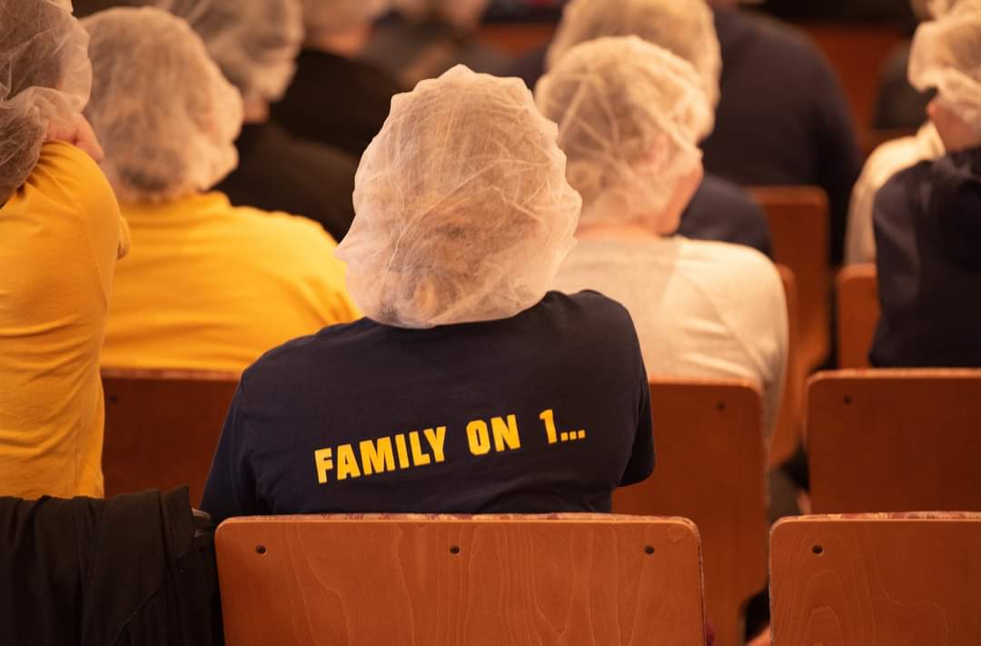 kaleigh2023's tweet photo. Volunteering this morning packing meals for the hungry around the world.
#kidscoalitionagainsthunger @saline_softball @ChristOurKingL
#familyonone https://t.co/7kYd160wuj