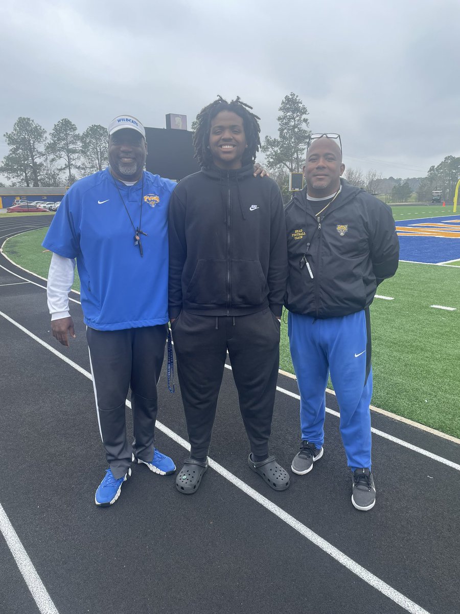 Had a great time watching @FVSUFootball ‘s Spring Practice this Morning! @CoachShawnGibbs @HoochFootball @HoochRecruits @BGrubbs66
