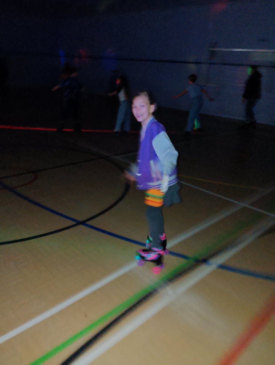 Tommo33s's tweet photo. Been 34 years. But back in the skates!! Still got it. Impressed Slone my 7 year old,now a cool dad 😂😂 #skating #makingmemories #braininjury #earlyonsetdementia #CTE #dementia #daughterdaddytime https://t.co/td6iHcZOXZ