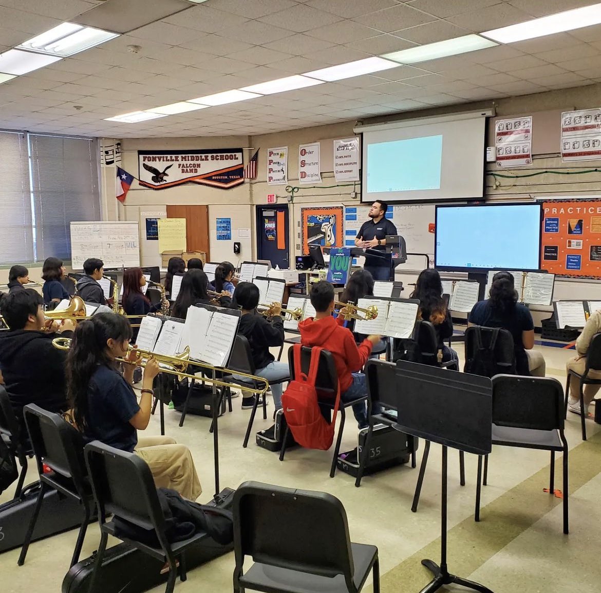 RevMusicProject's tweet image. Our clinicians had an eventful week! 

Band clinics throughout the greater Houston area. 🎶

Bolaji Jola-Isiba visited Holub MS, and Eric @ejimenez86 visited Waller JH, Fonville MS, and Holub MS. Thank you for allowing us to provide feedback to your great students.