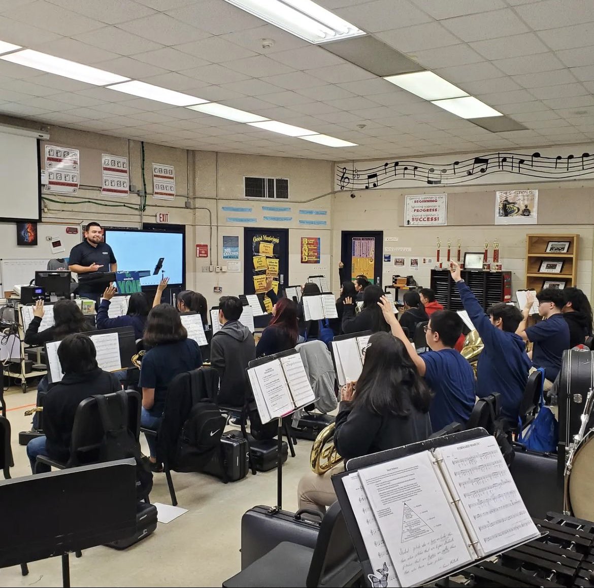 RevMusicProject's tweet image. Our clinicians had an eventful week! 

Band clinics throughout the greater Houston area. 🎶

Bolaji Jola-Isiba visited Holub MS, and Eric @ejimenez86 visited Waller JH, Fonville MS, and Holub MS. Thank you for allowing us to provide feedback to your great students.