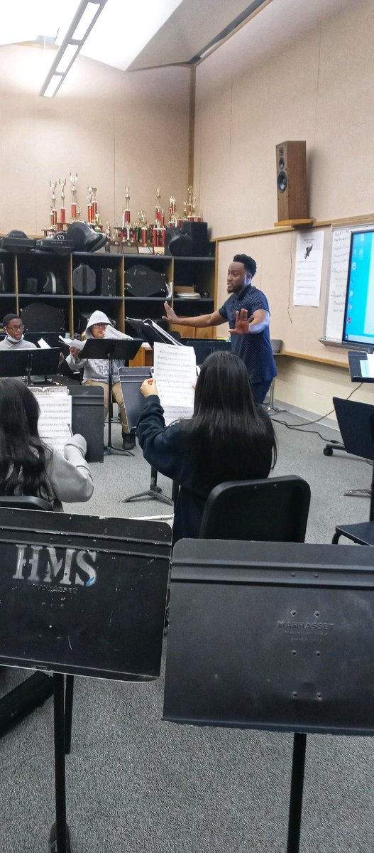 RevMusicProject's tweet image. Our clinicians had an eventful week! 

Band clinics throughout the greater Houston area. 🎶

Bolaji Jola-Isiba visited Holub MS, and Eric @ejimenez86 visited Waller JH, Fonville MS, and Holub MS. Thank you for allowing us to provide feedback to your great students.