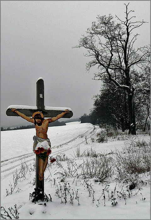 Roadside crosses belong to our tradition. x.com/aodanhill/stat…