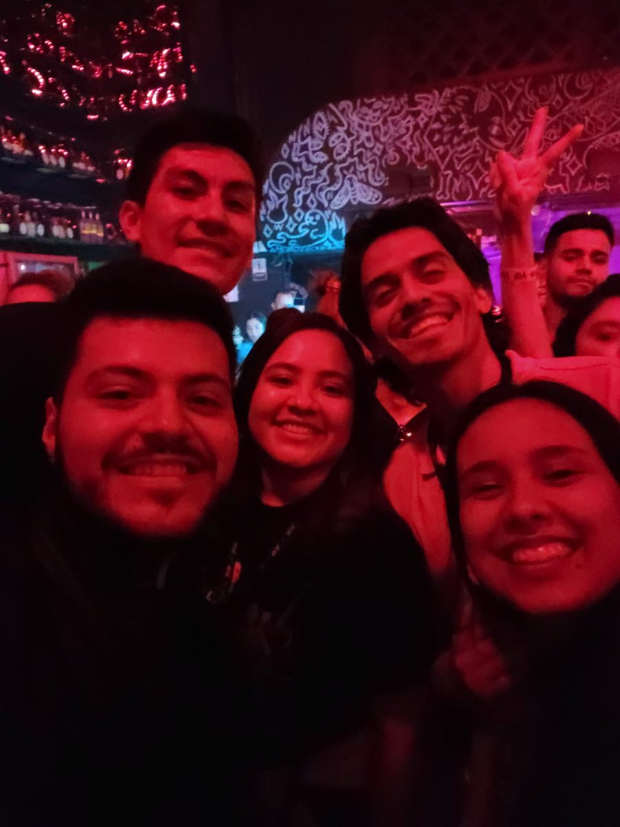Lauv_07's tweet photo. La mejor nocheee!!! 🤟😎 @DONTETTO https://t.co/7s6LvGsGGC