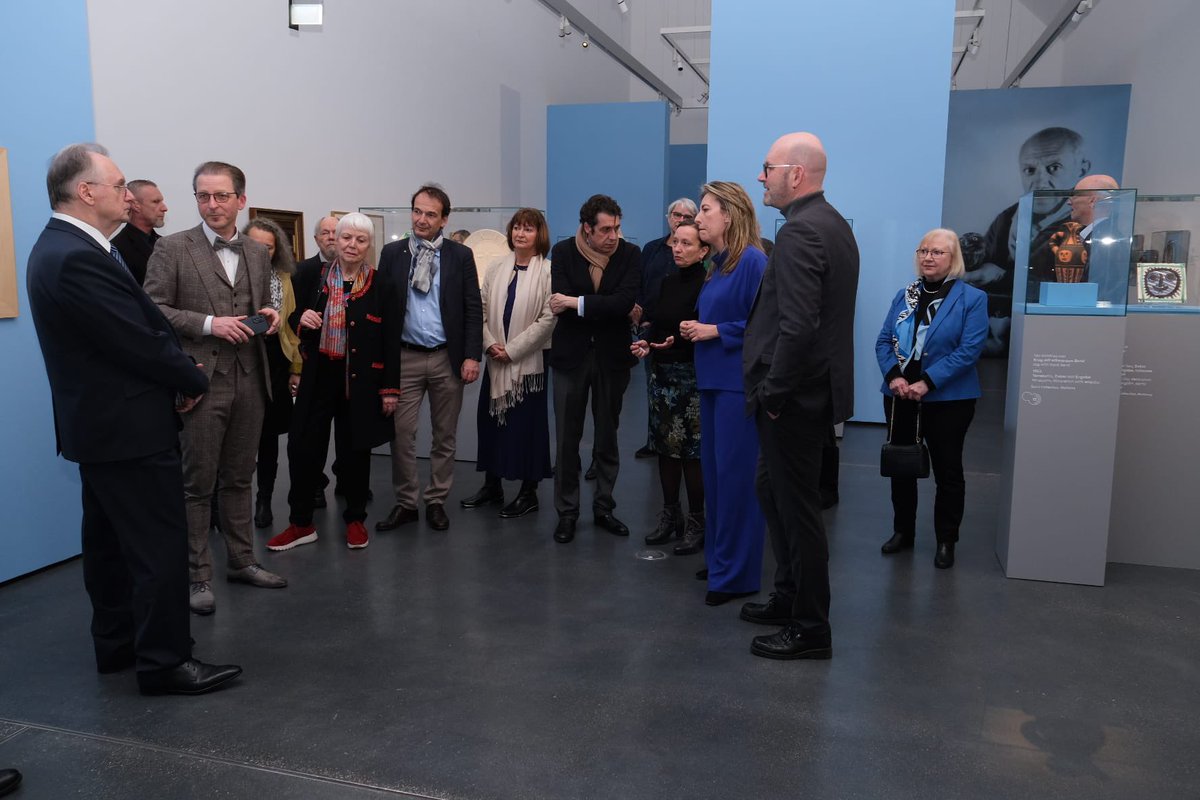 Sachsen-Anhalt (@sachsenanhalt) on Twitter photo 2023 ist #Picasso Jahr. Die <a href="/MoritzburgHalle/">Kunstmuseum</a> widmet ihre Sonderausstellung diesem Kunstgenie und hat einzigartige Keramiken dieses Künstlers in einer Schau zusammengetragen. Heute hat <a href="/reinerhaseloff/">Dr. Reiner Haseloff</a>
die Ausstellung "Der andere Picasso" eröffnet. Exklusiv nur in <a href="/stadt_halle/">Stadt Halle (Saale)</a> 2023 ist #Picasso Jahr. Die <a href="/MoritzburgHalle/">Kunstmuseum</a> widmet ihre Sonderausstellung diesem Kunstgenie und hat einzigartige Keramiken dieses Künstlers in einer Schau zusammengetragen. Heute hat <a href="/reinerhaseloff/">Dr. Reiner Haseloff</a>
die Ausstellung "Der andere Picasso" eröffnet. Exklusiv nur in <a href="/stadt_halle/">Stadt Halle (Saale)</a>