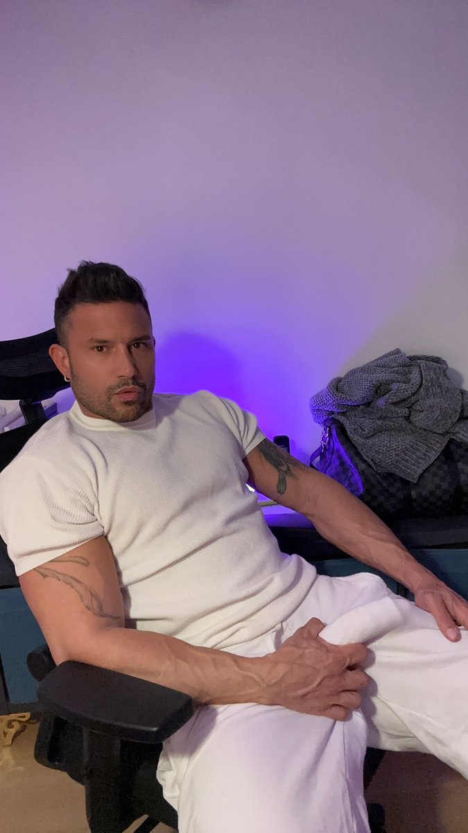 thaurusRome's tweet photo. Looking for a bottm that can handle me
#fitness https://t.co/ABv0NmmDmz