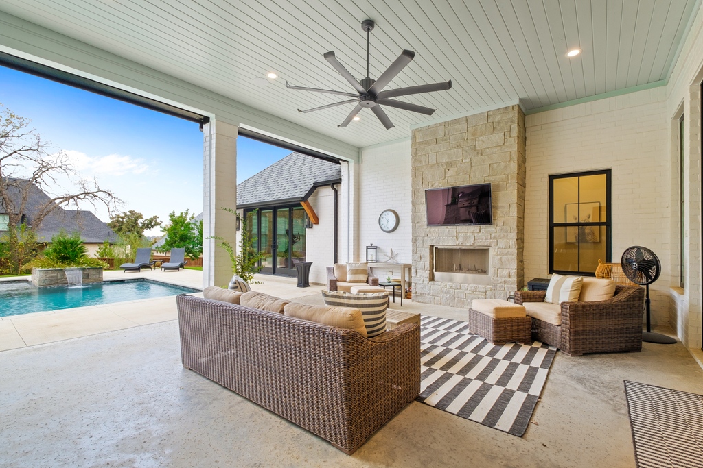 sharp_frame's tweet image. This outdoor covered kitchen is the perfect place to spend your weekend. Happy Saturday!
Photographed by Colin for our client Amy Page📸

#pooldesign #outdoorkitchen #backyarddesign #homedecor #architecture #photographer #realestatephotographer #texas #texasrealestate #sanantonio