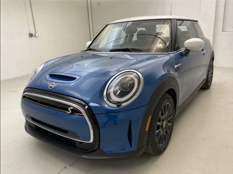 MINIPittsburgh's tweet image. Our experts are here to help you into the right vehicle. Take a look at our inventory today. bit.ly/2XSWKIG #MINIOfPittsburgh #MINI