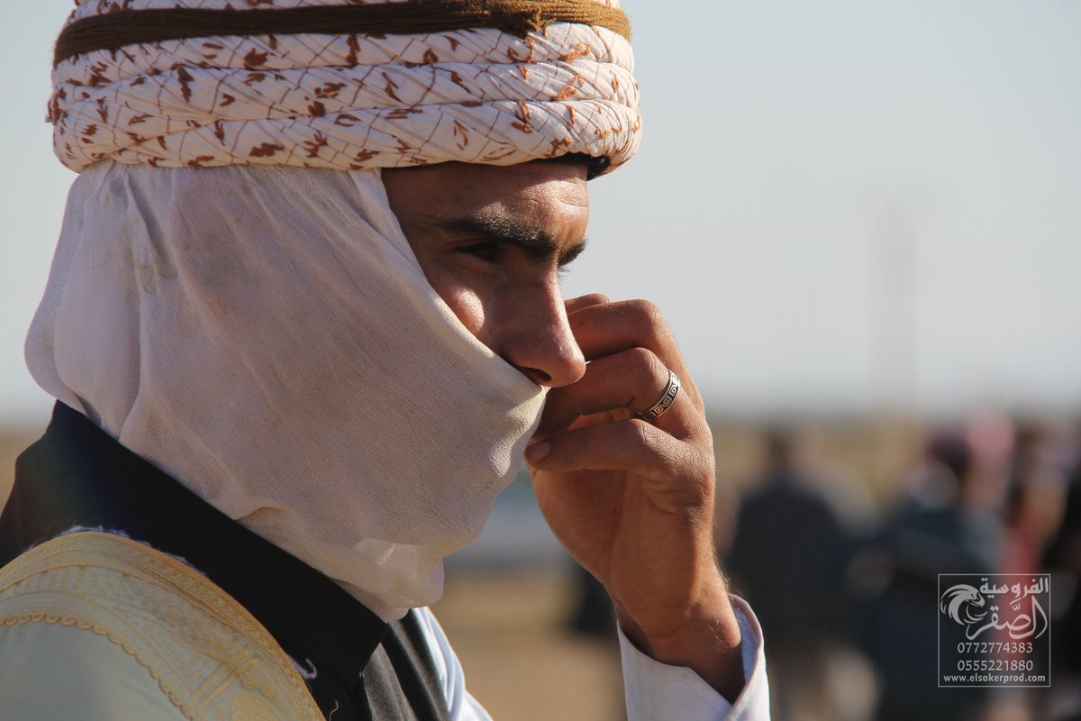 [Dans] les chants des Bédouins, procédant des poètes de lArabie clasique [...] on voit le Bédouin proclamer la grandeur de Dieu et la gloire de son Prophète ﷺ célébrer les vertus des saints de l'Islam, chanter ses amours et les exploits de sa tribu 2/4