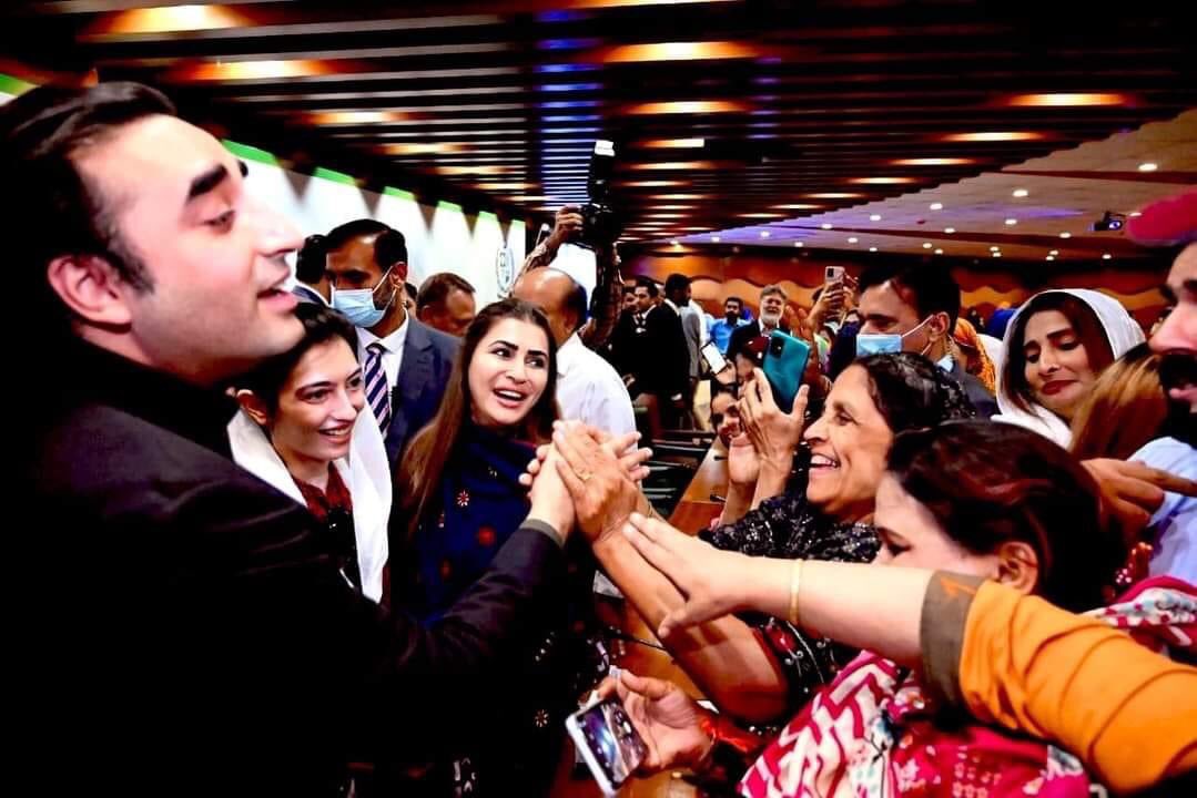 TeampppkamberSh's tweet photo. Picture of Day ❤ @BBhuttoZardari @AseefaBZ https://t.co/nRsbgs6aZ5