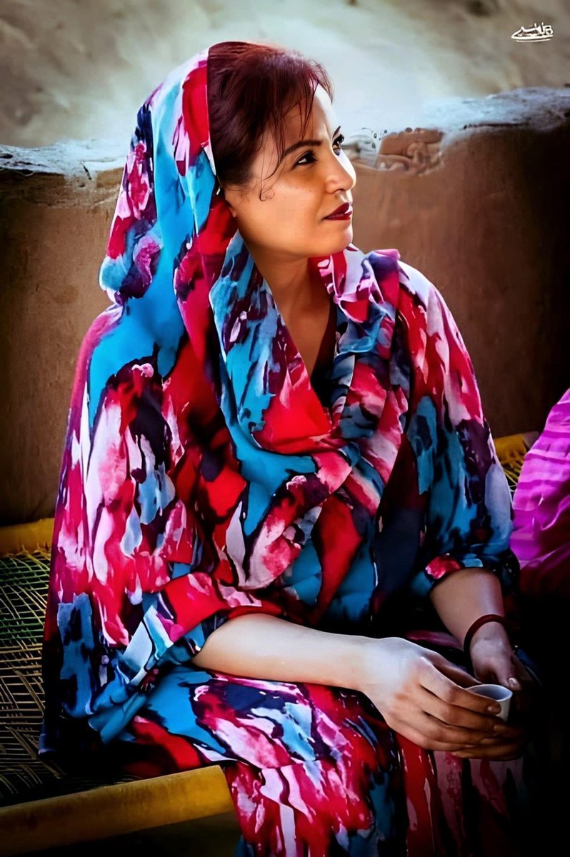 انتو لي قلبي زاد عمرو
ليهو المنية والسلوى
    جنوني عيون.. 
عيون لو شافا عطشان السنين يروى