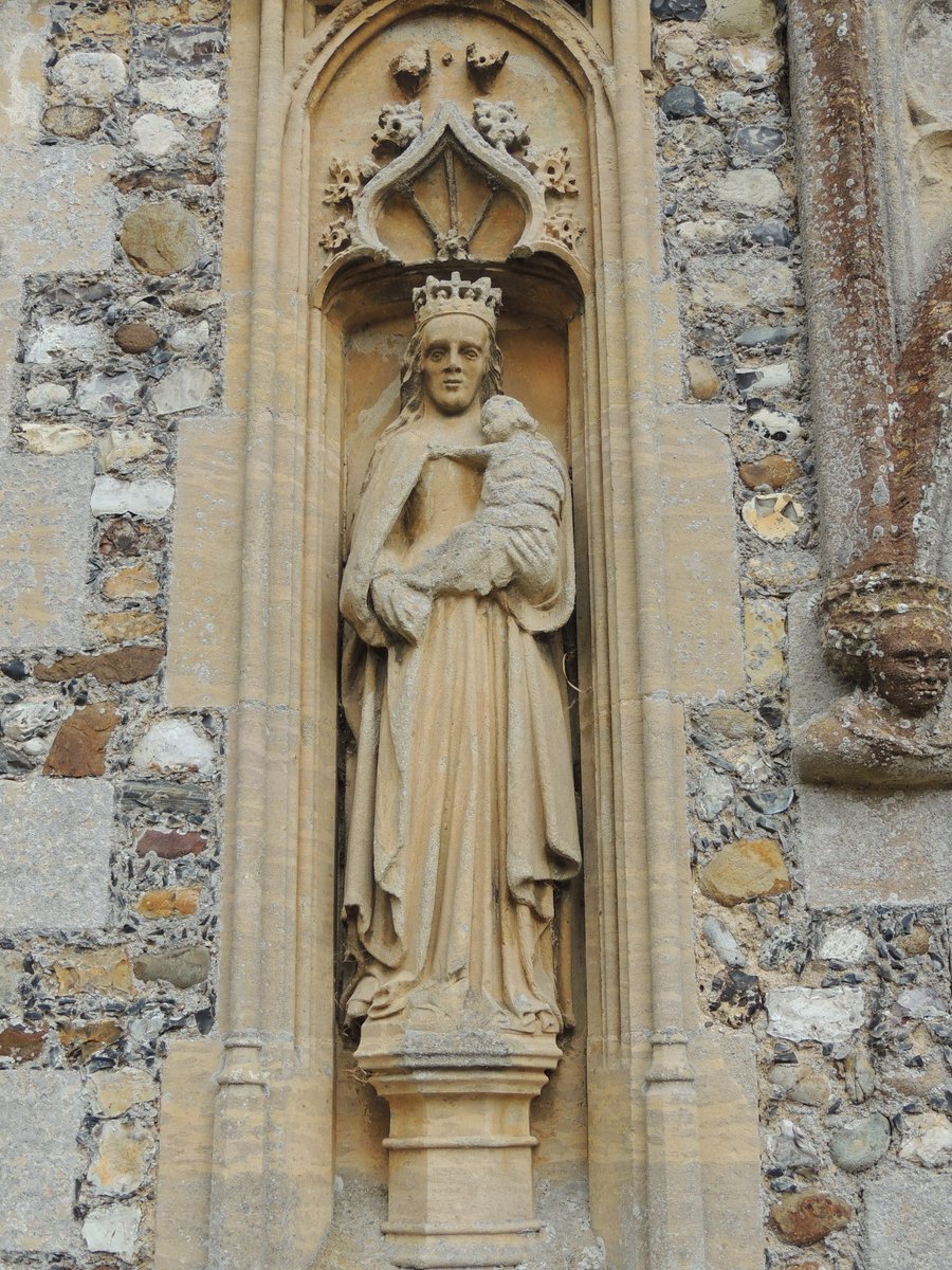 crighton5's tweet photo. Wandering Britain: St Mary's Church, Ditchingham. Norfolk. 09.07.2018
#Ditchingham #Norfolk #church #architecture https://t.co/66L9MhycdN