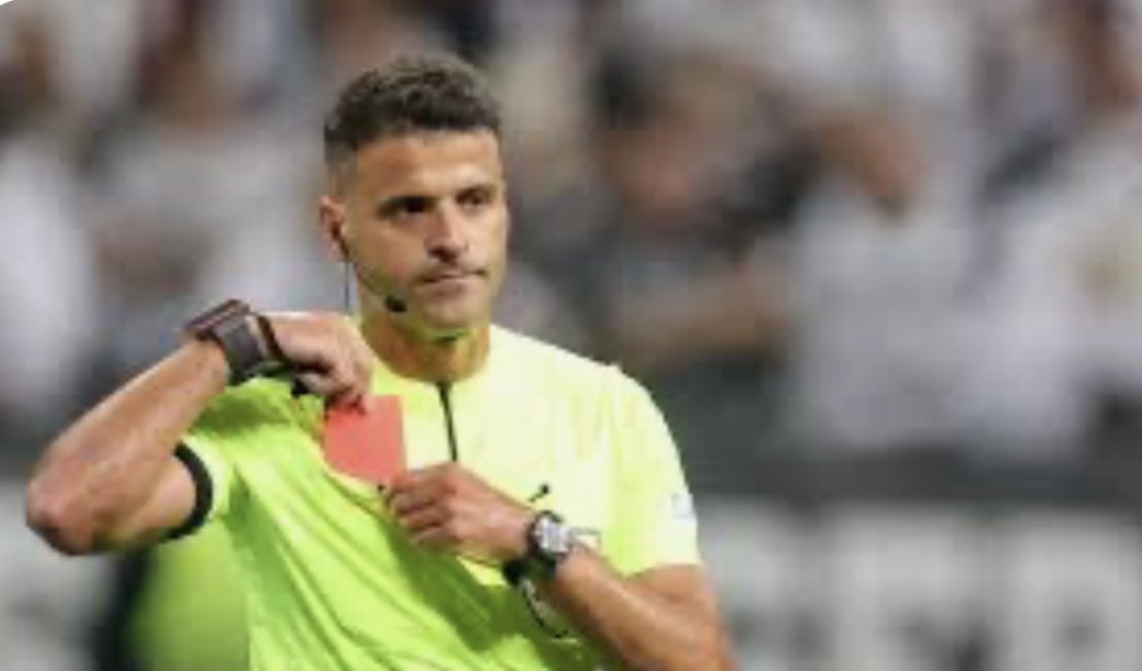 Después de ver la expulsión de Correa por ganar la procesión ante un jugador que le saca 30 cm y 25 kg..la federación puede ahorrarse el VAR, porque interpretando así el juego..Lamentable