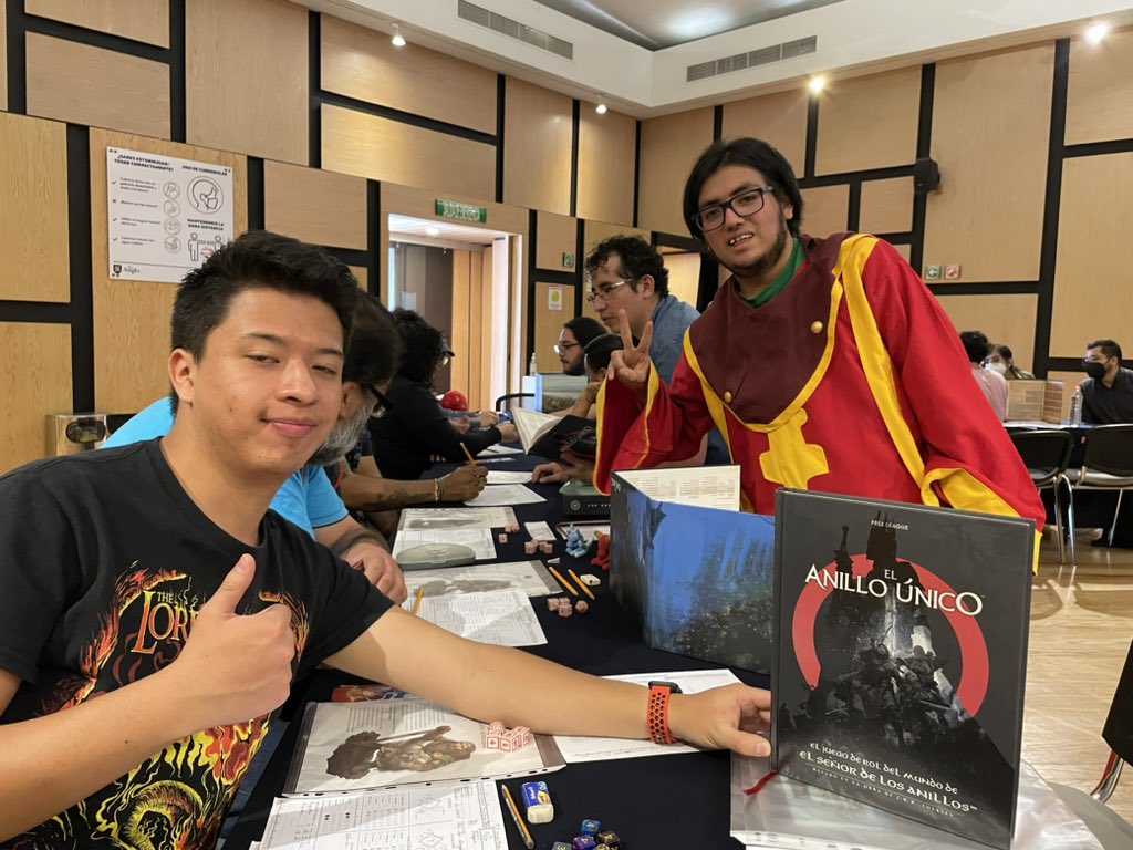 STolkiendiliMex's tweet photo. Todavía alcanzas a llegar a jugar rol con nosotros en @TheAngloLibrary Estamos hasta las 16:00 h
“El anillo único” V2.0 juego de rol basado en el Legendarium de #Tolkien
#YoJuegoRol con la #STMAC con @devirmx en #TheAngloLibrary
#ElAnilloUnico #JuegoDeRol #TheOneRing #Devir https://t.co/hUoLTcDO1x