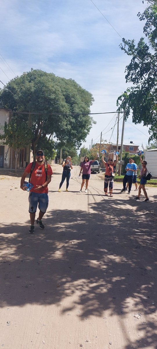 marialauracayun's tweet photo. Rumbo al #16APrimeroNeuquen 
#puertaApuerta.Sábado de Militancia #circuto62A https://t.co/Gb64zu7tBw #AdriLopez . Hay equipo seguimos juntos y mas unidos que nunca Vamos junto a @marcoskoopm #MPN @MarianoGaidoOk  #Equipo @MarcoZapata_nqn 💙💙💪 https://t.co/ps9FAP0i32