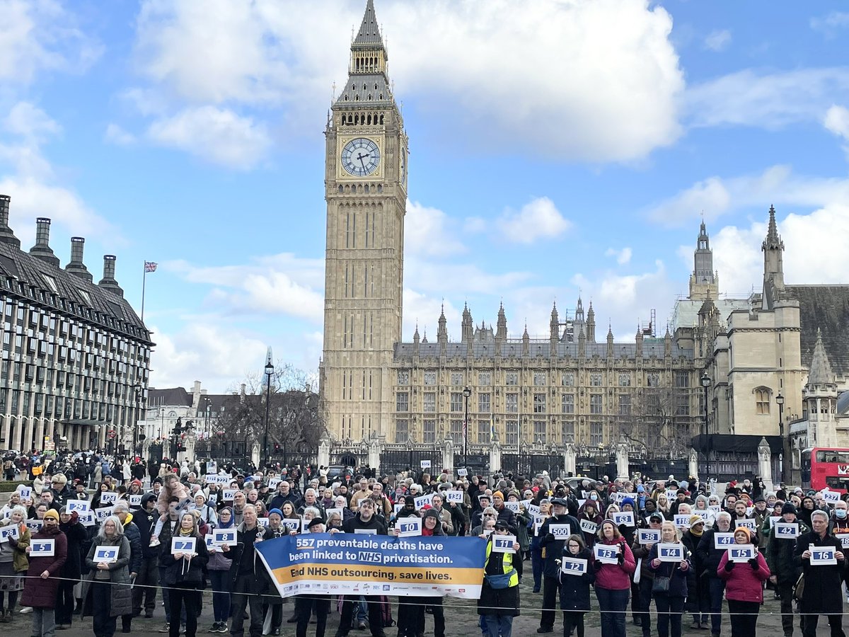#StopNHSPrivatisation 
#NHS

Demo called by <a href="/We_OwnIt/">We Own It</a> in London to highlight the 557 preventable deaths in the NHS every week 
Hundreds of messages were sent to department of health &amp; social care