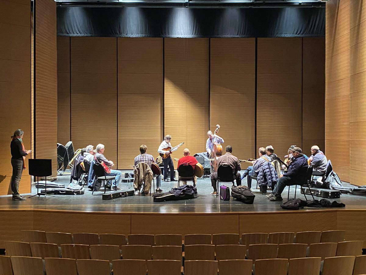 MarlowGuitar's tweet photo. Workshop with @frankvignolaguitar and Gary Mazzaroppi in session at @mcculturalarts #jazzeducation #jazzguitar #jazzguitarist #jazzbass #musiceducation #jazzworkshop #silverspringmaryland #dcjazz  #marylandarts https://t.co/fibFWoNMww