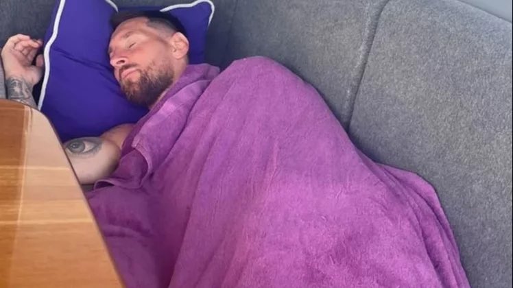 Es sábado y mi cuerpo lo sabe 

Mi cuerpo :