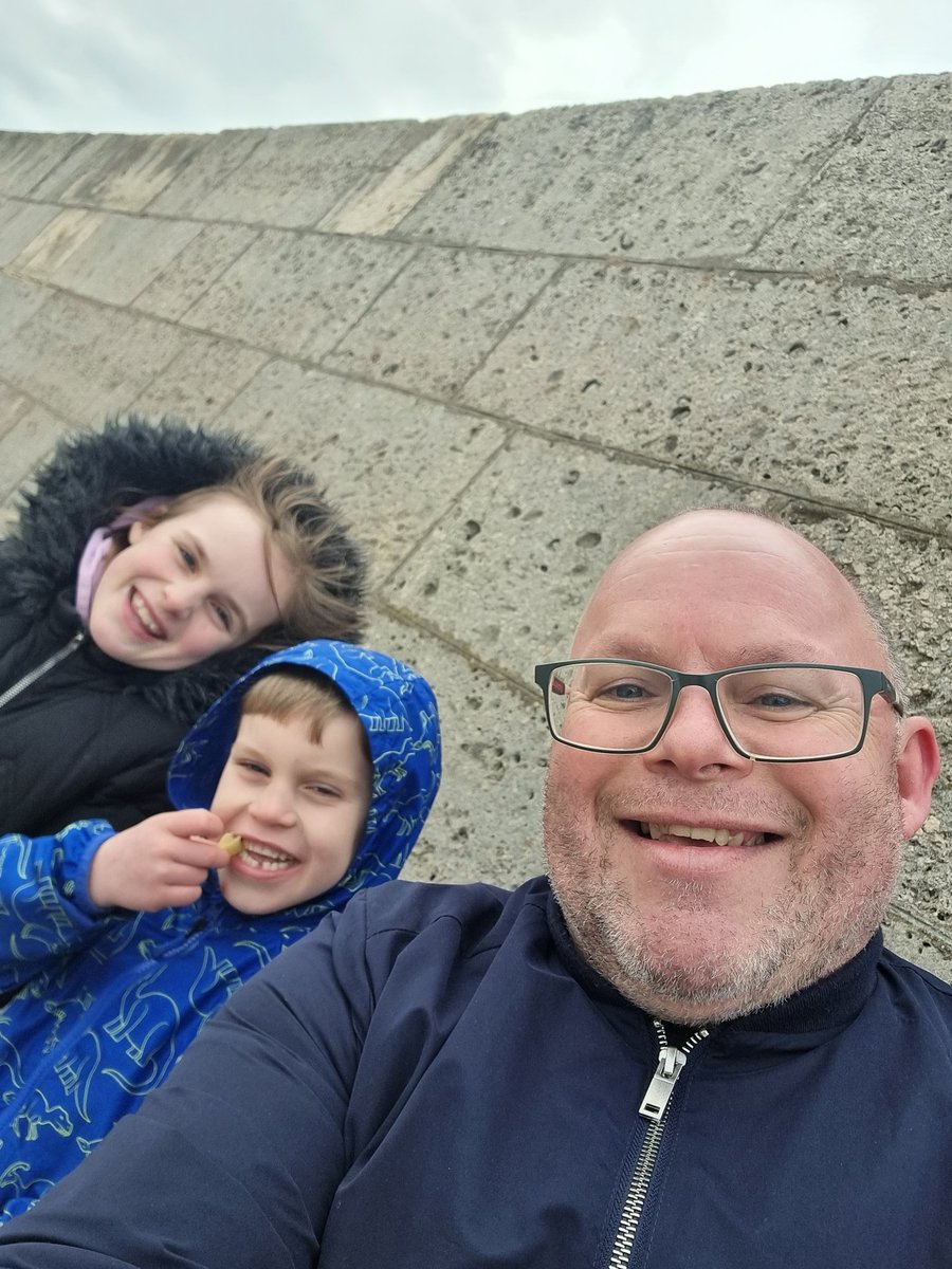 Lyme Regis beach front Today with the kids... My god, wasn't it bloody cold.. Blowing a Hooly as they say lol ... but the kids enjoyed it ..! #LymeRegis #DadsDay