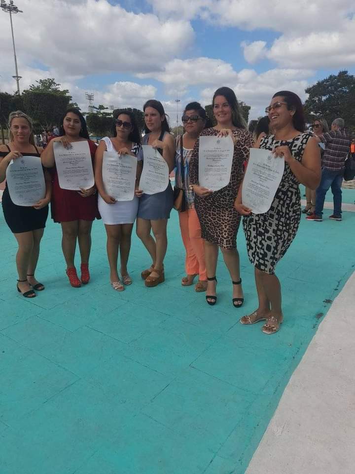 MtnezIc's tweet photo. Felicidades a todos los docentes de #EducaciónPrimeroDeEnero que hoy cumplen sus sueños de ser Licenciados/as y reciben sus títulos en acto de graduación. Éxitos y muchas felicidades #LatirAvileño #1roDeEneroDeVictorias #MejorEsPosible https://t.co/TVIqPWxQLC